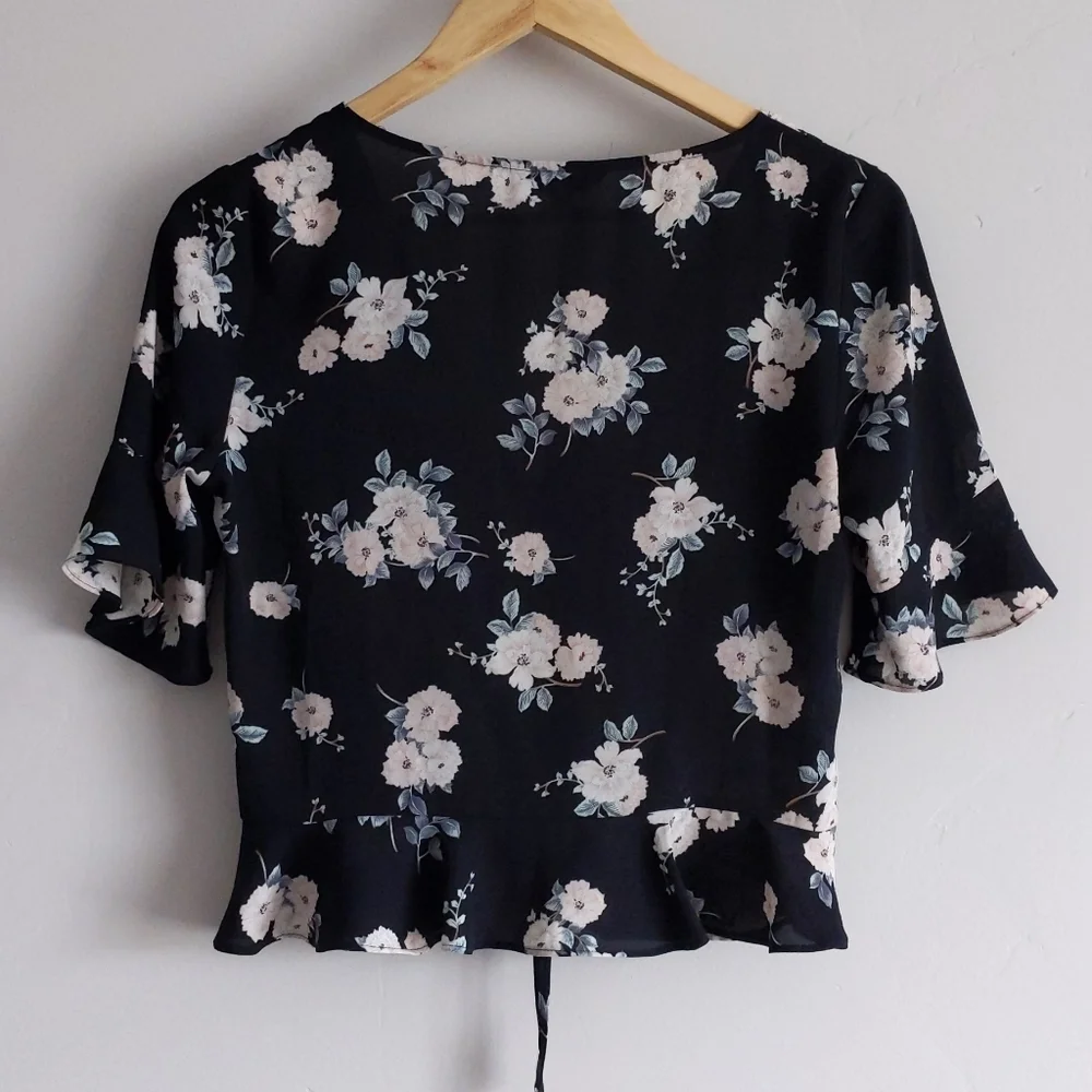 🌿EXPRESS FLORAL TOP🌿 - Picture 2 of 9